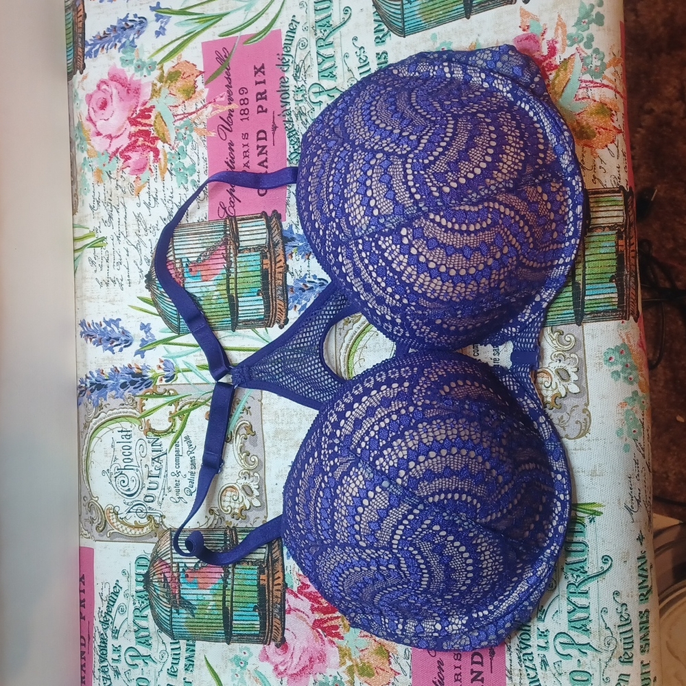 Victoria secret purple front clasp razer back lace bra. Padded. 38c like new.